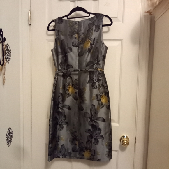 Gray Floral Patterned Dress - Picture 3 of 3